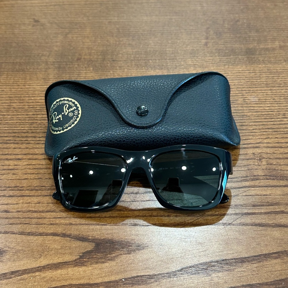 Ray-Ban Glossy Black Sunglasses with Case